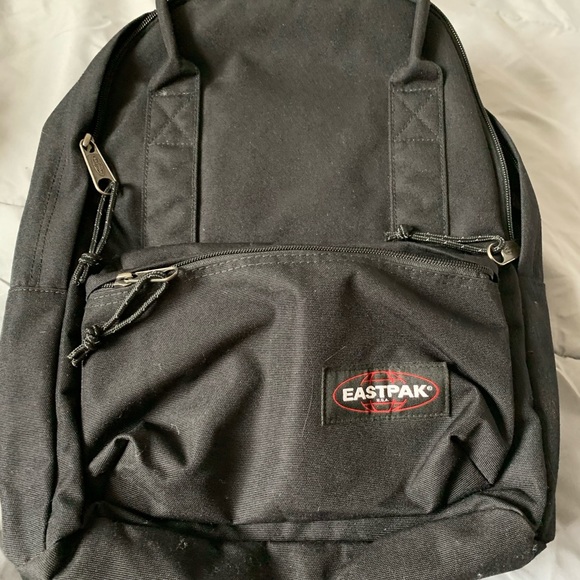 eastpak urban outfitters